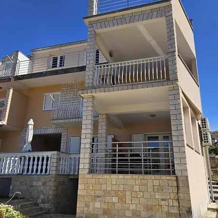 Apartments Miro Grebastica Exterior photo